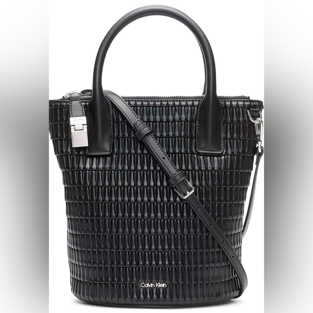Calvin Klein Modern Essentials Organizational Bucket
High quality vegan leather. - Picture 10 of 10